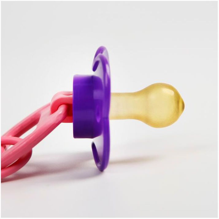 Картинка Соска-пустышка латексная классическая с кольцом «Я самая модная», на цепочке с прищепкой, от 0 мес. (№1481283) от магазина Мир детей Товары для Новорожденных