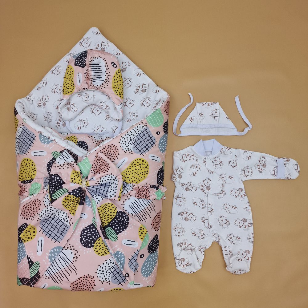 Комплект на выписку 5 пр: одеяло+комбинезон+шапочка+чепчик+бант артикул анонс 1892д-2-2_к_22