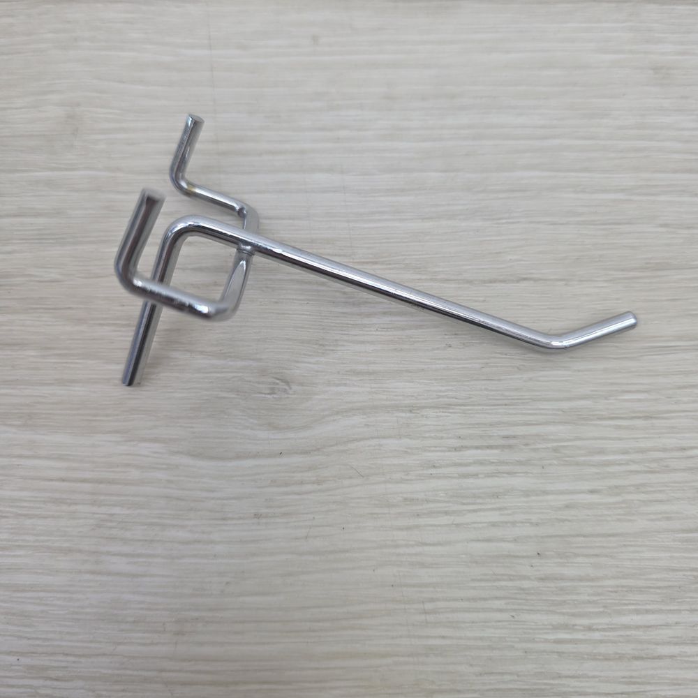 № вод-од-10 Крючок (кронштейн) на перфорированный стеллаж водолей (длина 10 см) хром