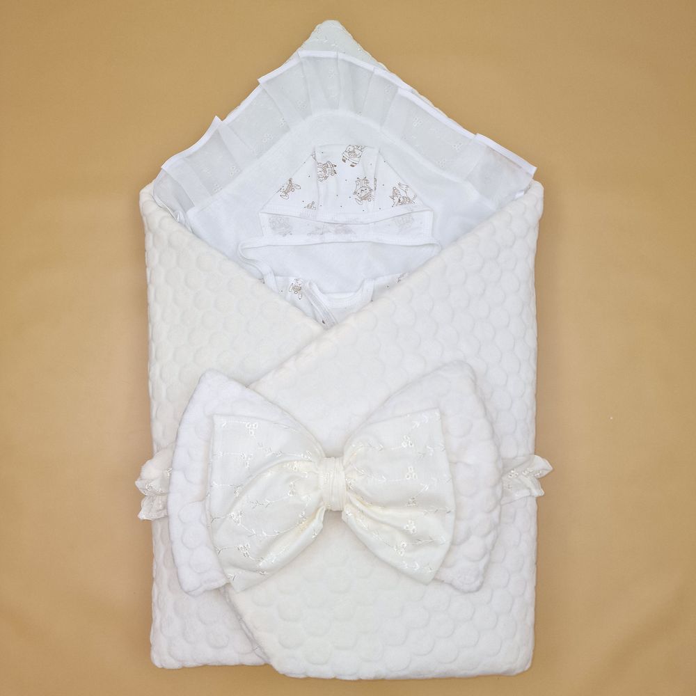 Комплект на выписку 6 пр: одеяло+уголок+распашонка+пеленка+чепчик+бант артикул анонс 1889в-0-2_о_04