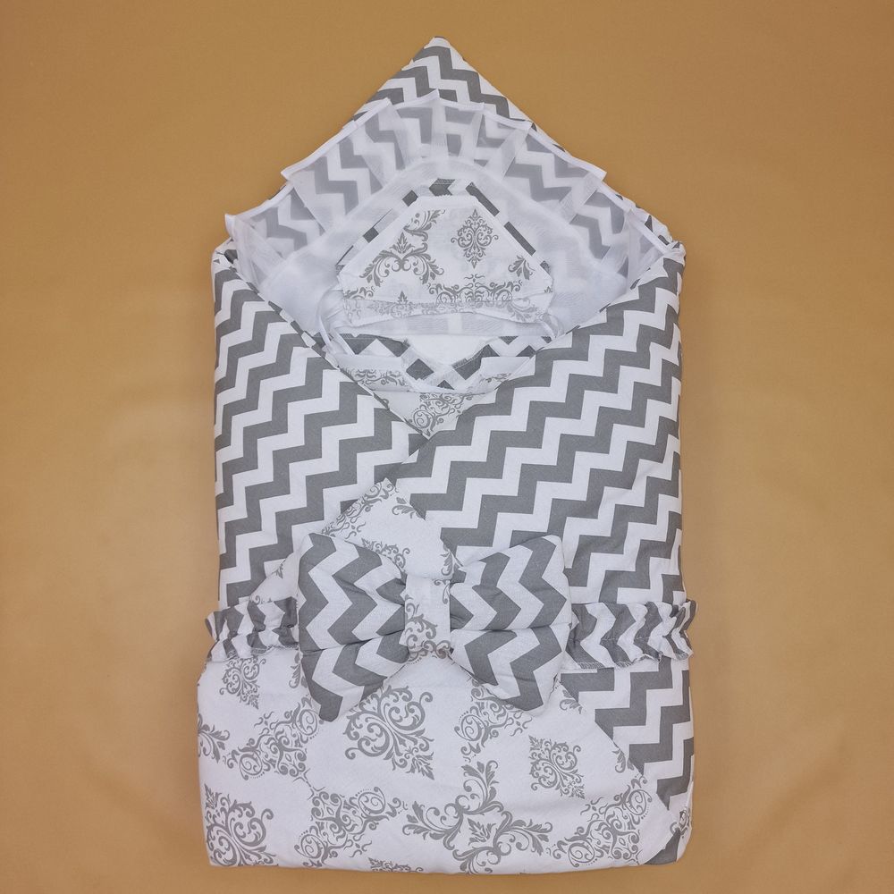 Комплект на выписку 12 пр: одеяло+пододеяльник+уголок+2 пеленки+3 распашонки+3 чепчика+бант артикул анонс 1879б-2-1_о_13