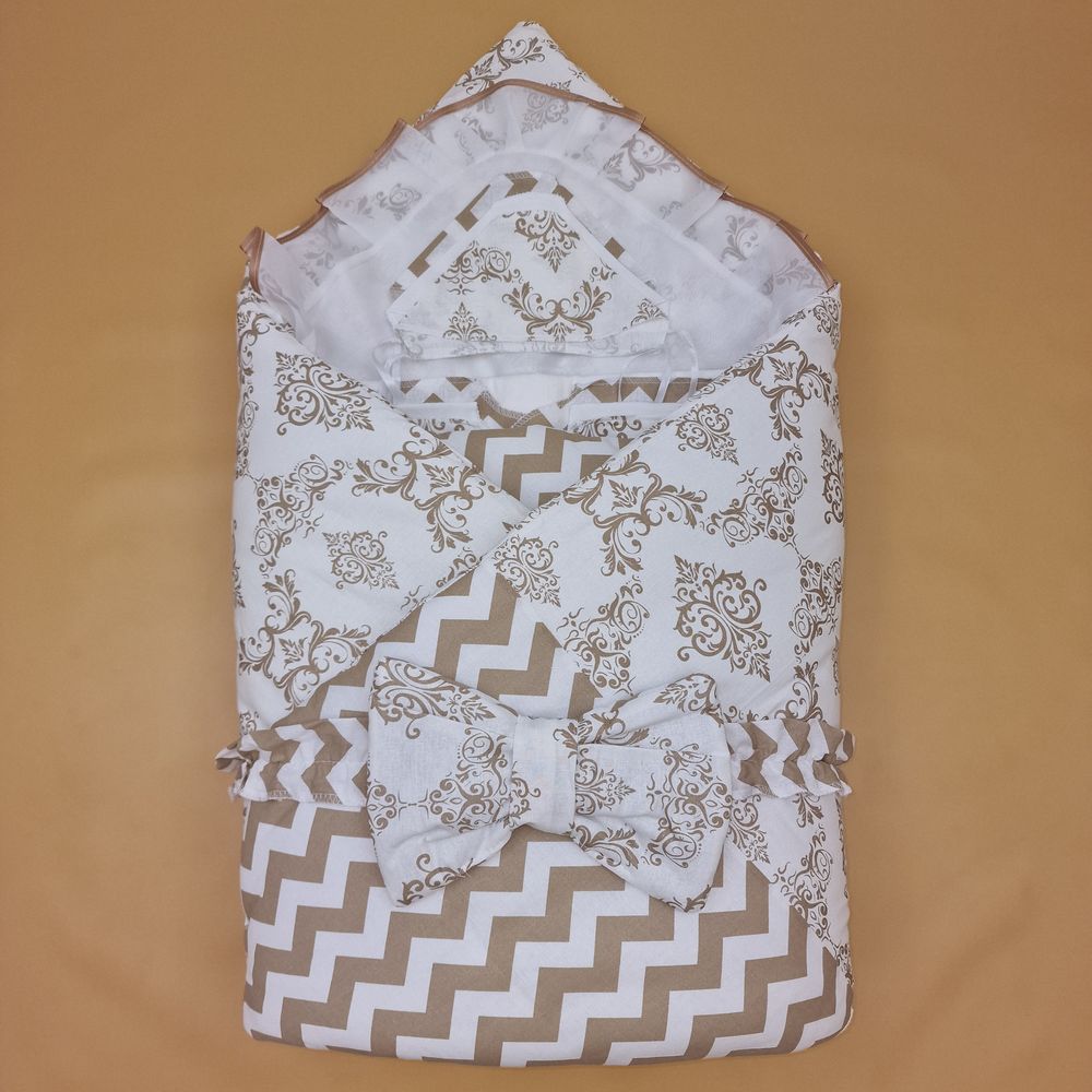 Комплект на выписку 12 пр: одеяло+пододеяльник+уголок+2 пеленки+3 распашонки+3 чепчика+бант артикул анонс 1879б-2-1_о_09