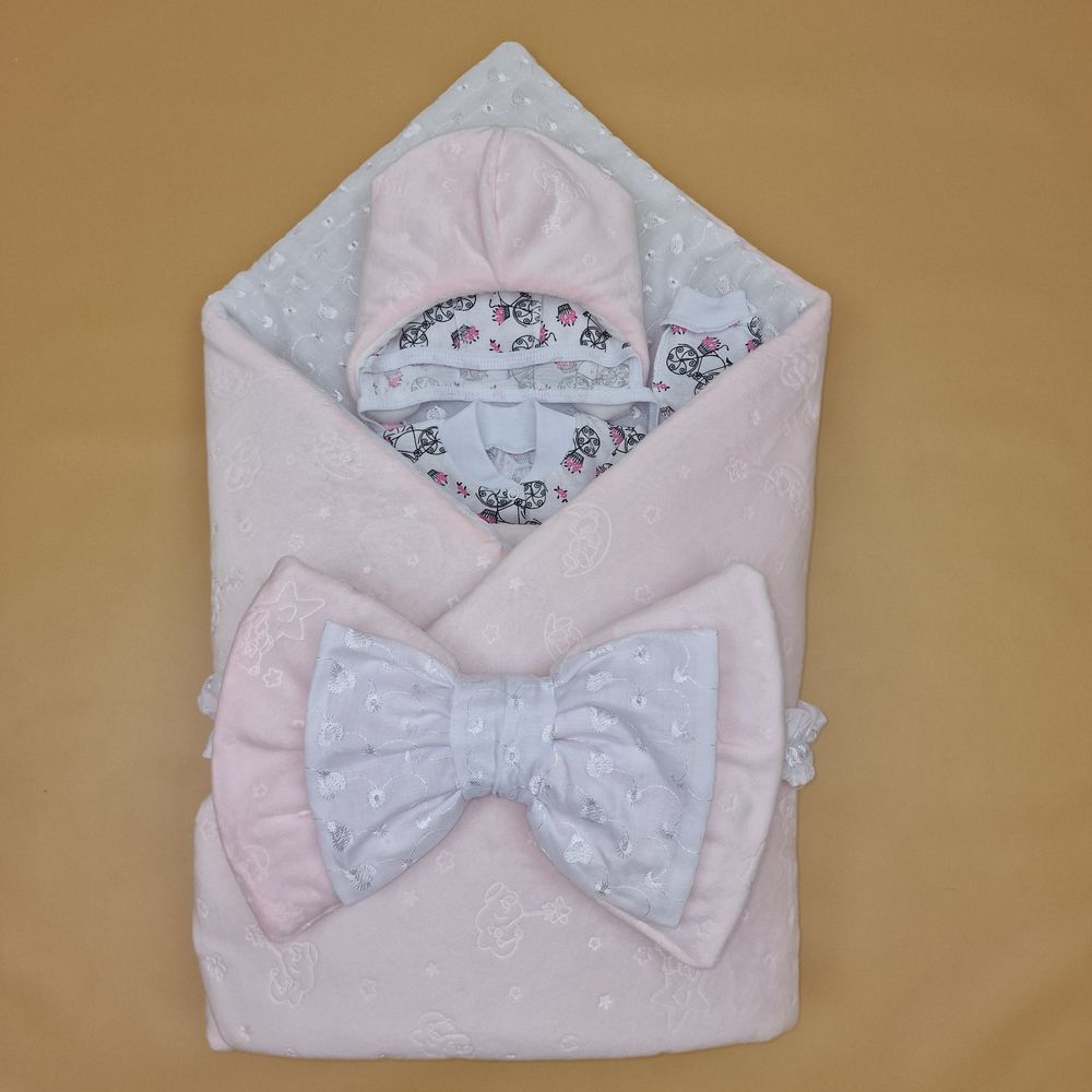 Комплект на выписку 6 пр: одеяло+комбинезон+шапочка+чепчик+рукавички+бант артикул анонс 1886в-1-2_о_07