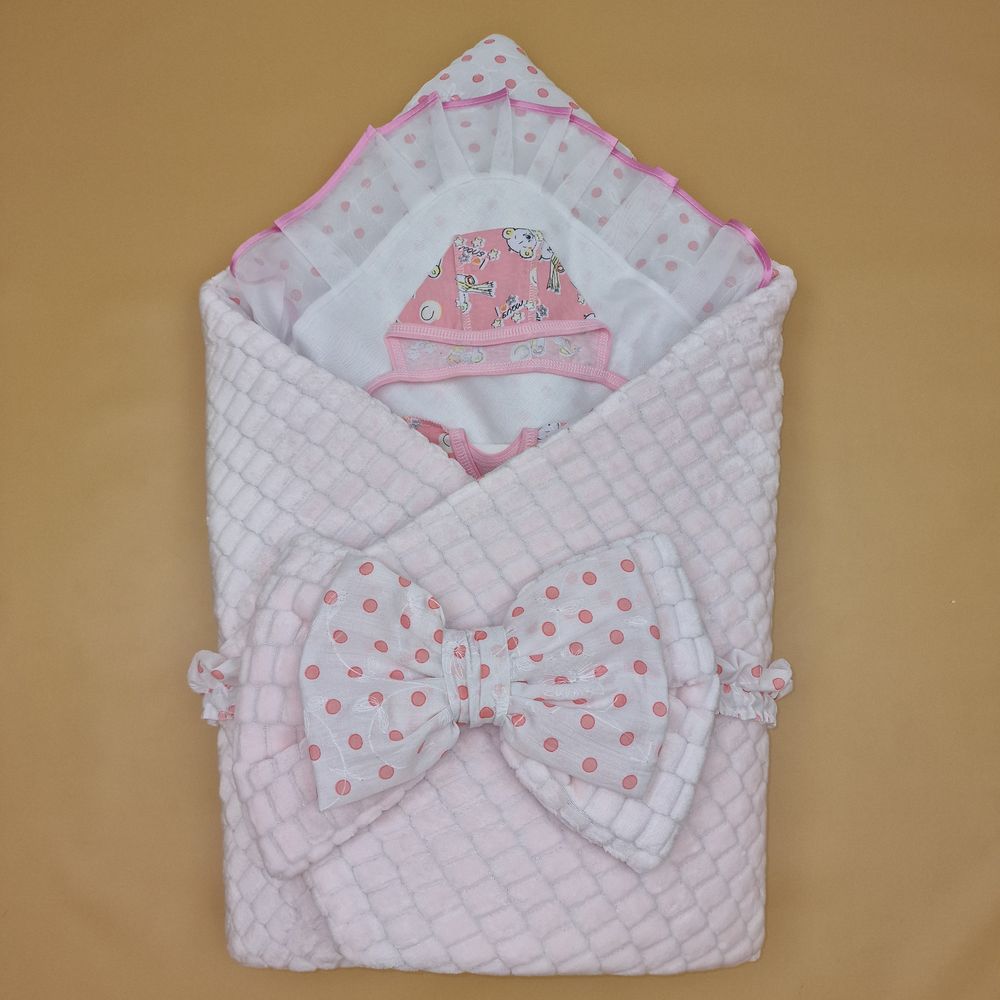 Комплект на выписку 6 пр: одеяло+уголок+распашонка+пеленка+чепчик+бант артикул анонс 1889в-0-2_о_05