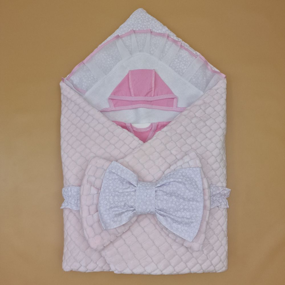Комплект на выписку 6 пр: одеяло+уголок+распашонка+пеленка+чепчик+бант артикул анонс 1889в-0-1_о_09