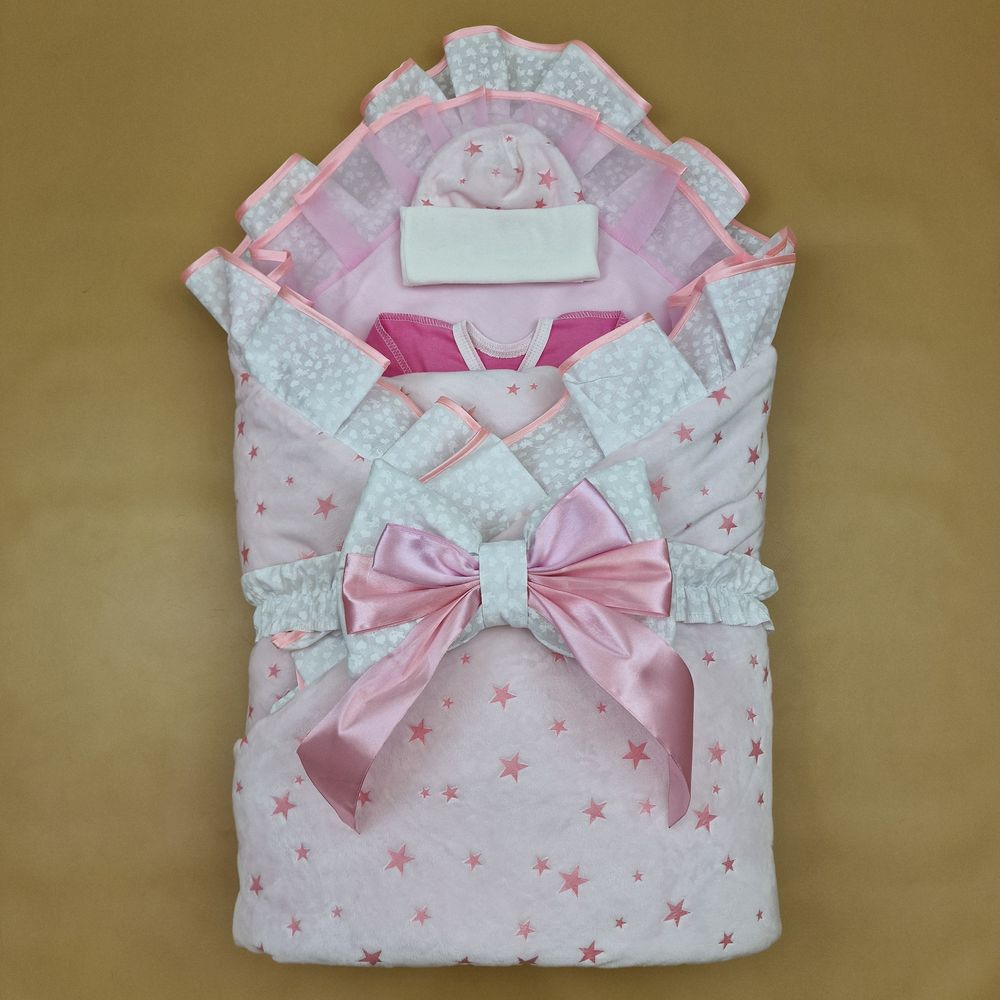 Комплект на выписку 7 пр: одеяло+уголок+ползунки+пеленка+распашонка+шапочка+бант (двухсторонний) артикул анонс 1877в-1-1_о_15