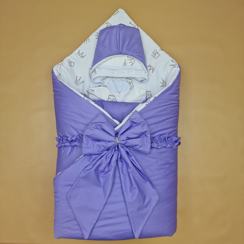 Комплект на выписку 5 пр: одеяло+комбинезон+шапочка+чепчик+бант артикул анонс 1892д-2-2_к_19