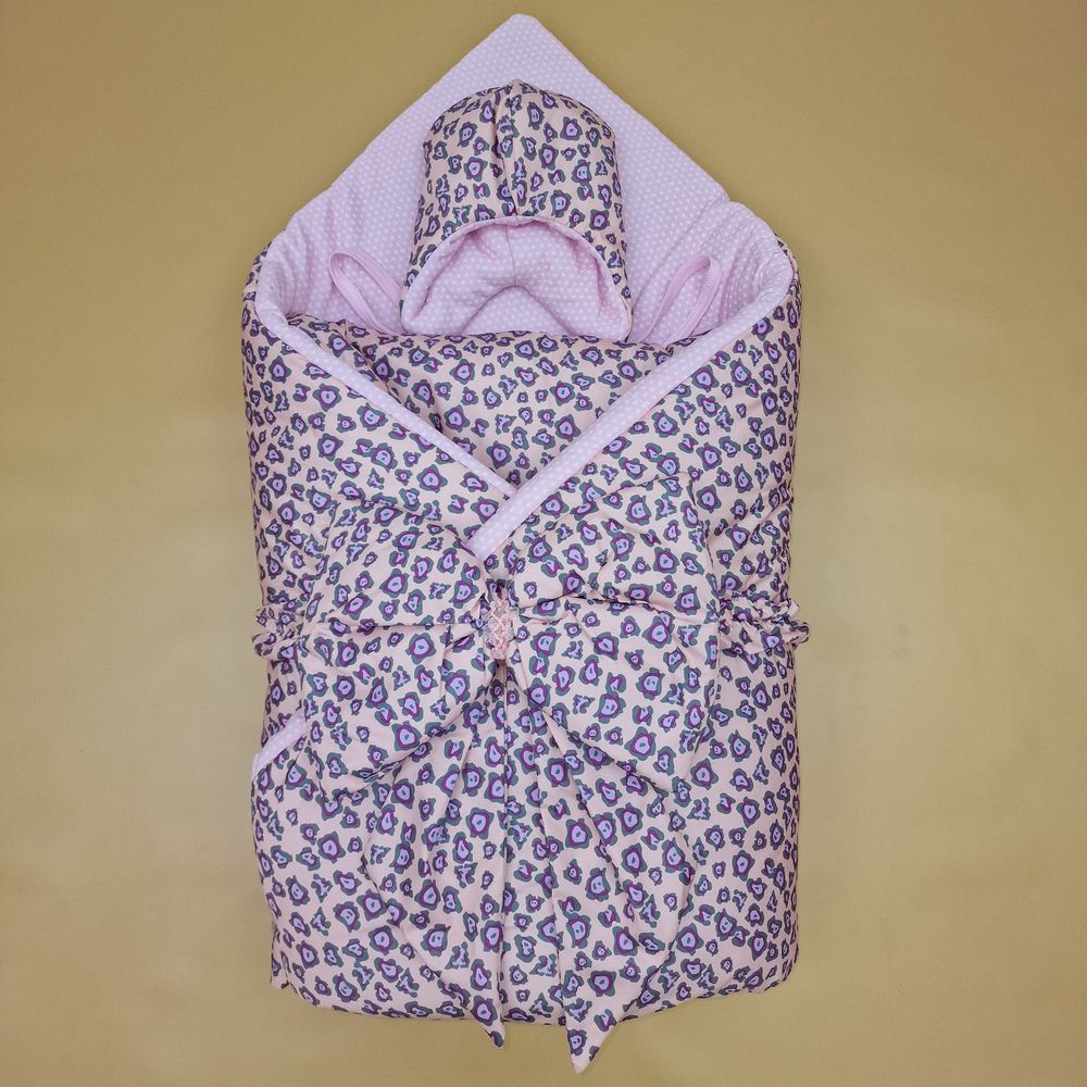 Комплект на выписку 5 пр: одеяло+комбинезон+шапочка+чепчик+бант артикул анонс 1892д-2-2_к_08