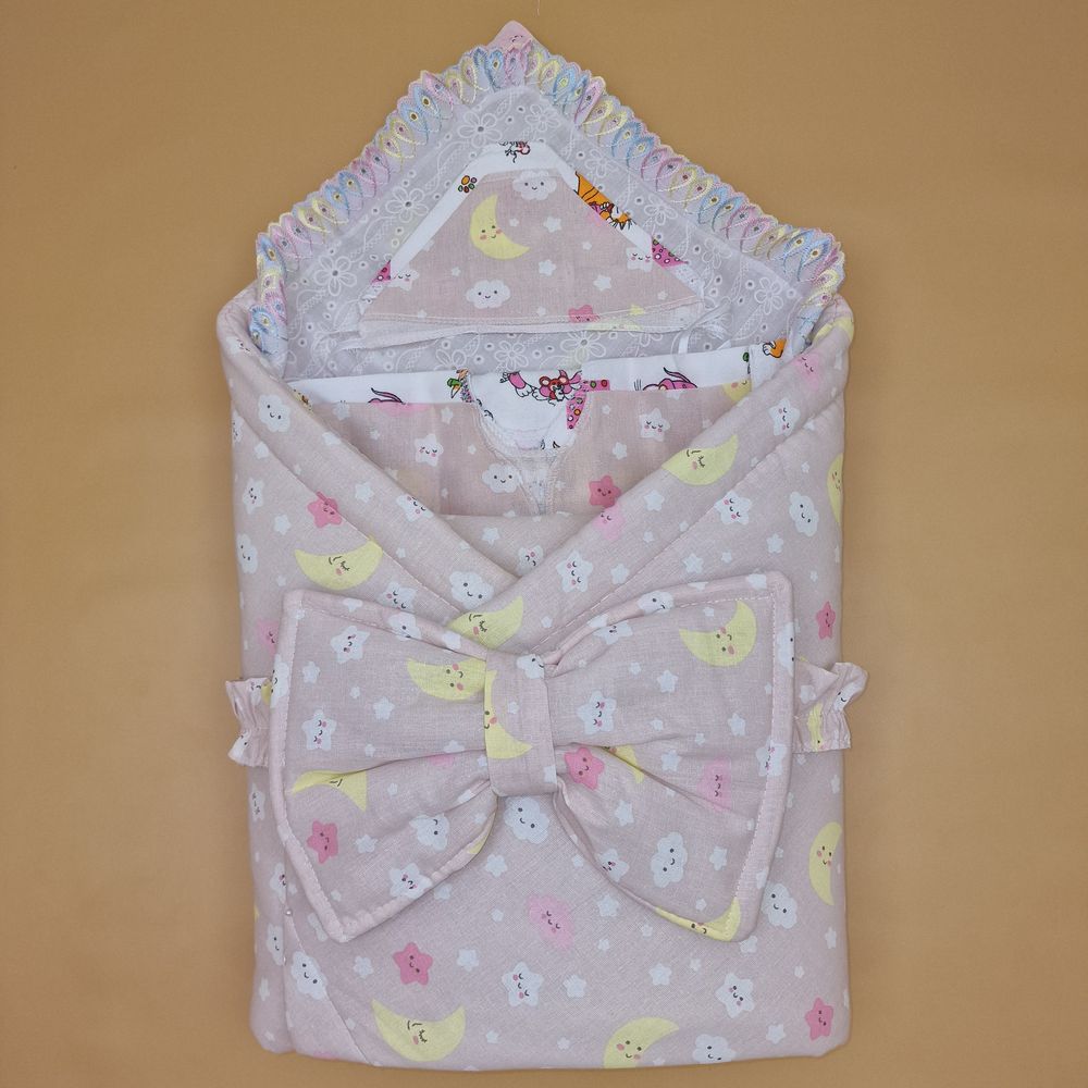 Комплект на выписку 7 пр: одеяло+уголок+пеленка+2 распашонки+чепчик+бант артикул анонс 1880б-2-1_о_06