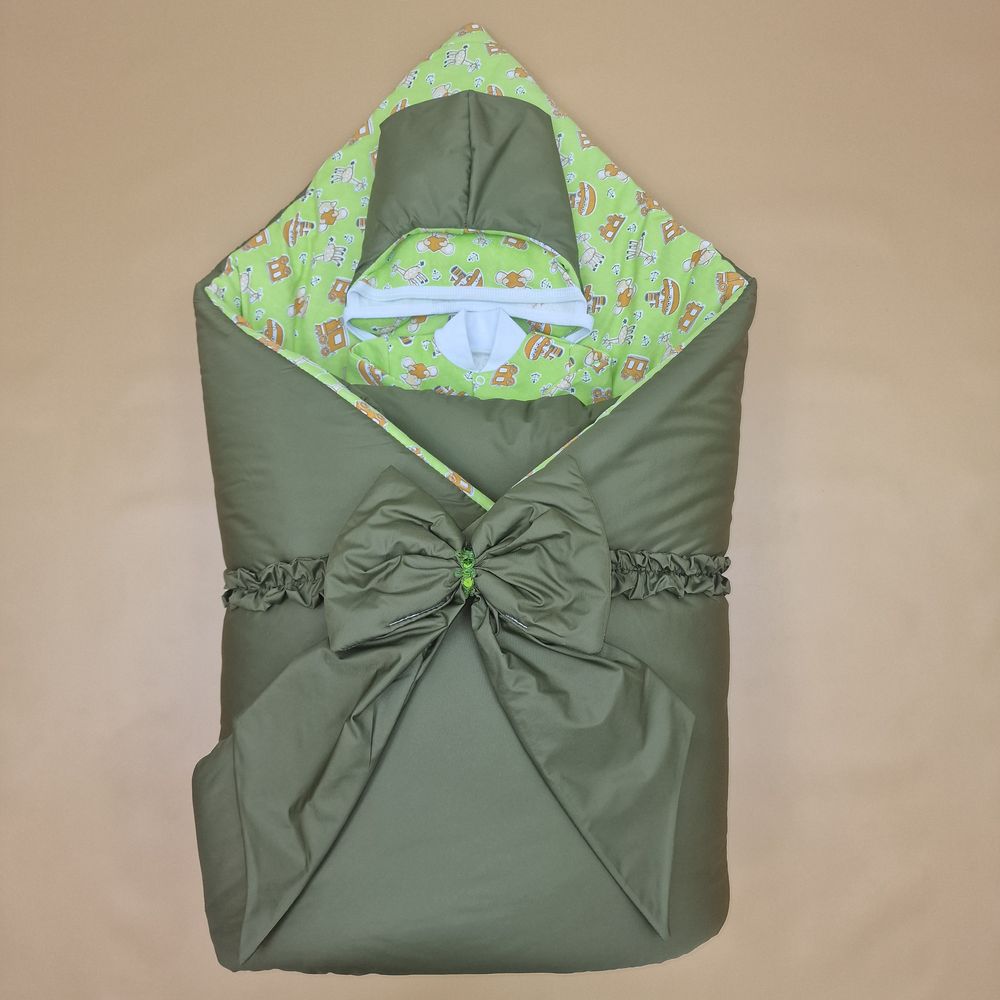 Комплект на выписку 5 пр: одеяло+комбинезон+шапочка+чепчик+бант артикул анонс 1892д-2-2_к_35