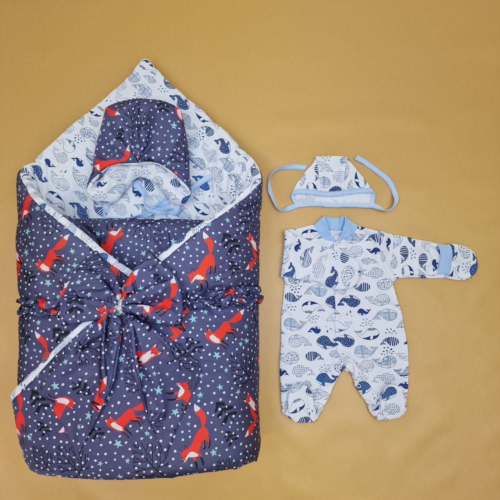 Комплект на выписку 5 пр: одеяло+комбинезон+шапочка+чепчик+бант артикул анонс 1892д-2-2_к_52