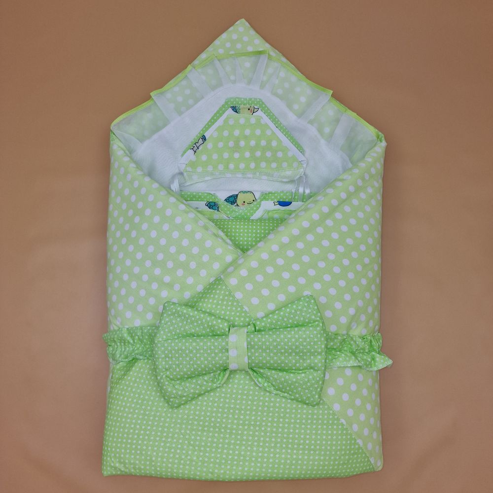 Комплект на выписку 12 пр: одеяло+пододеяльник+уголок+2 пеленки+3 распашонки+3 чепчика+бант артикул анонс 1879б-2-1_о_12