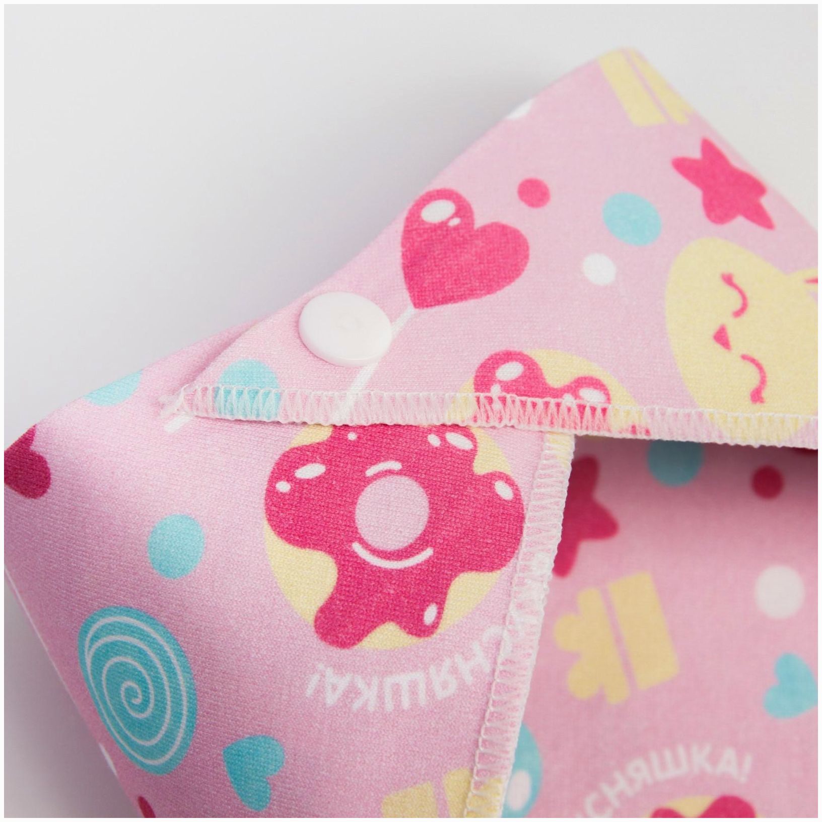 Картинка Нагрудник-бандана/слюнявчик для кормления «Крутышка» непромокаемый с прорезывателем на кнопке, МИКС (№5112547) от магазина Мир детей Товары для Новорожденных