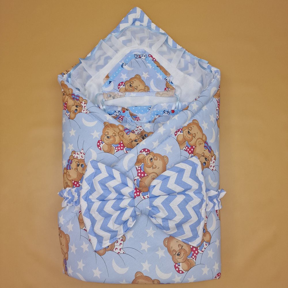 Картинка Конверт комплект на выписку 11 пр: одеяло+уголок+2 пеленки+3 распашонки+3 чепчика+бант (№1887б-2-1_о) цвета в ассортименте от магазина Мир детей Товары для Новорожденных