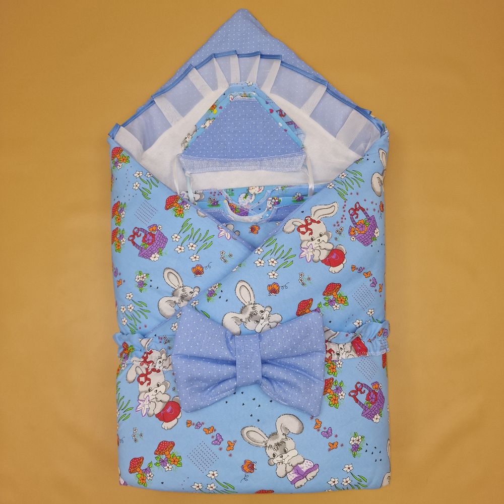 Комплект на выписку 12 пр: одеяло+пододеяльник+уголок+2 пеленки+3 распашонки+3 чепчика+бант артикул анонс 1878б-2-2_о_05