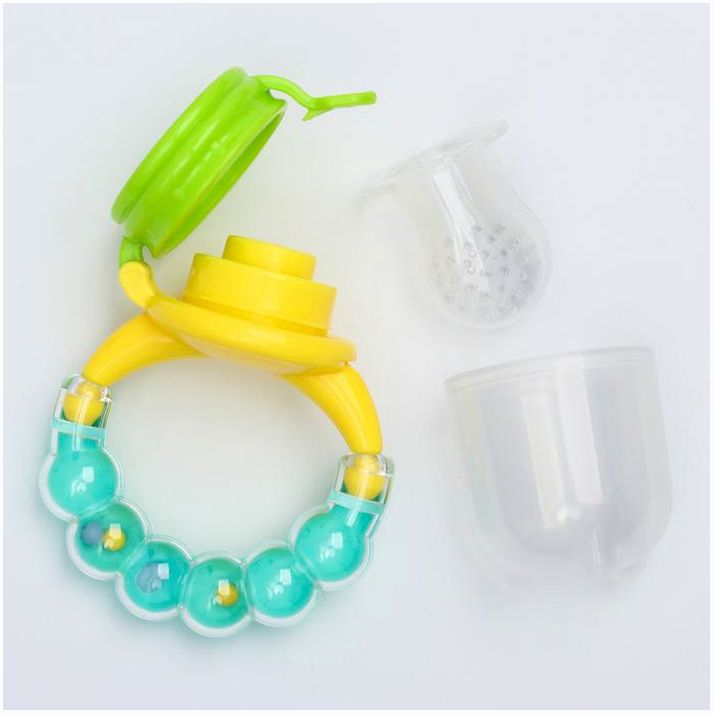 Картинка Ниблер для прикорма, с силиконовой сеточкой, ручка-погремушка, цвет зеленый (№4313587) от магазина Мир детей Товары для Новорожденных