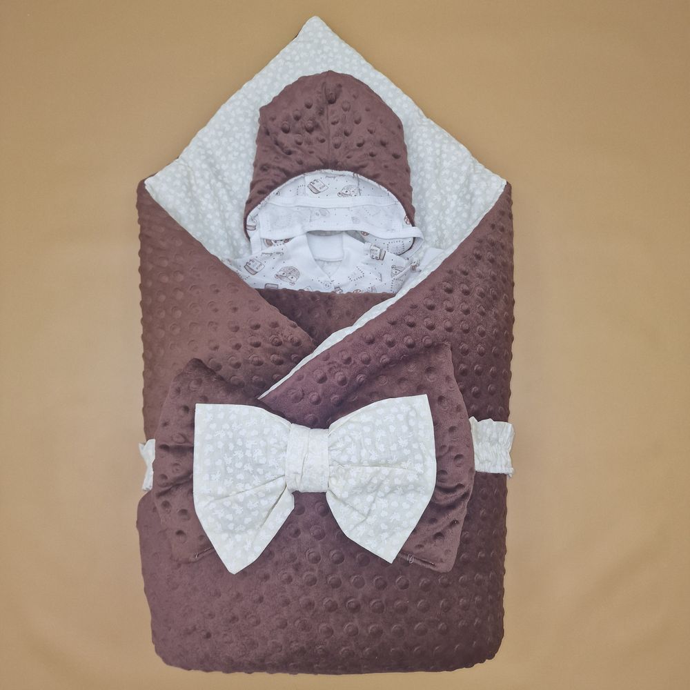 Комплект на выписку 6 пр: одеяло+комбинезон+шапочка+чепчик+рукавички+бант артикул анонс 1886в-0-2_о