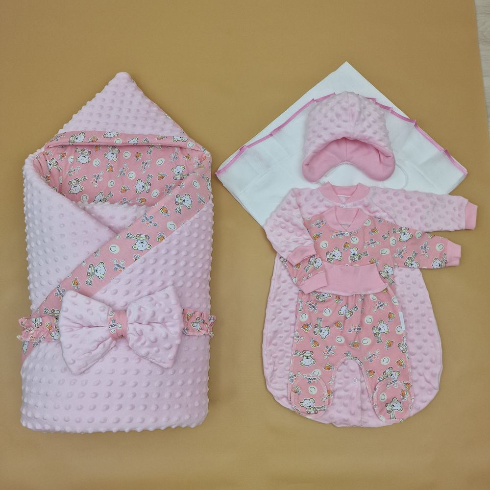 Комплект на выписку 7 пр: одеяло+уголок+конверт+кофточка+шапочка+ползунки+бант артикул анонс 1884в-1-2_о_09