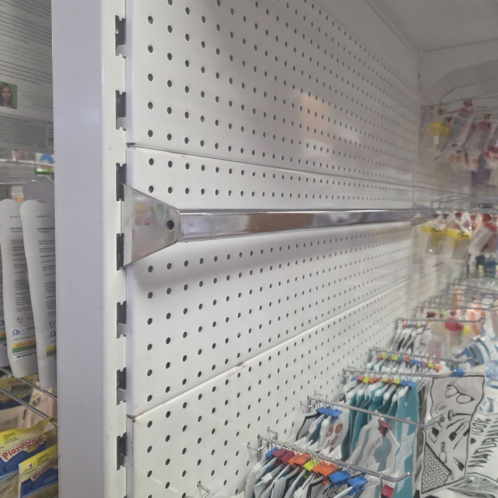 Вешало торговое  на стеллаж водолей (длина 1 м) под крючки артикул анонс Пвеш2