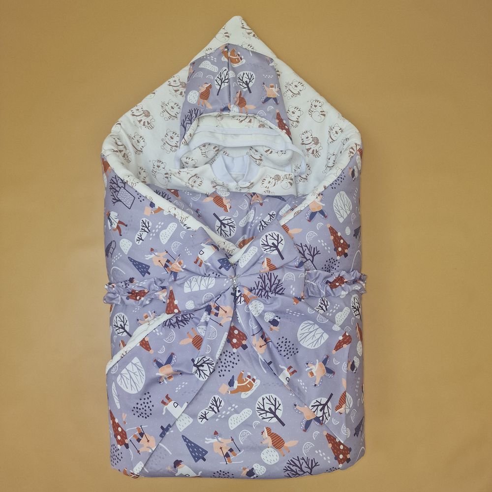 Комплект на выписку 5 пр: одеяло+комбинезон+шапочка+чепчик+бант артикул анонс 1892д-2-2_к_25