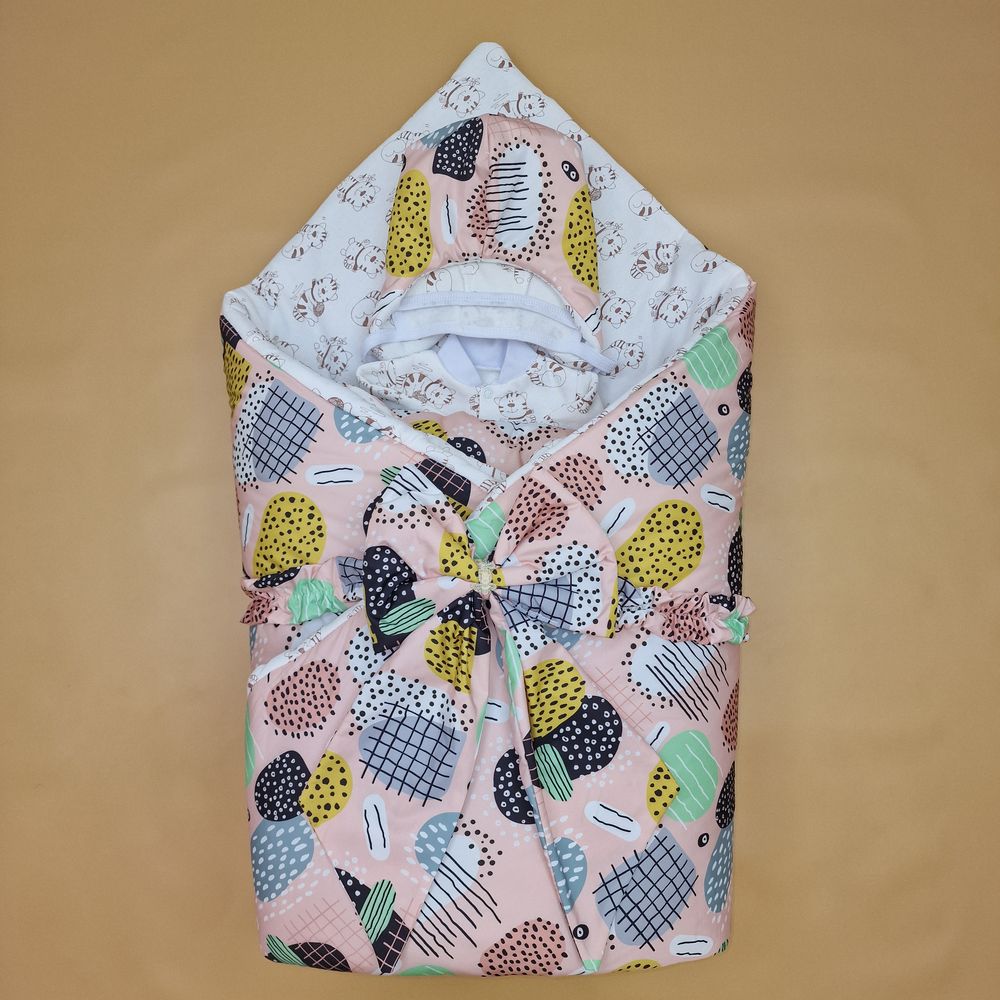 Комплект на выписку 5 пр: одеяло+комбинезон+шапочка+чепчик+бант артикул анонс 1892д-2-2_к_21